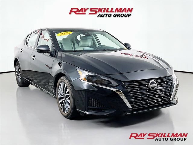 Used 2025 Nissan Altima 2.5 SV FWD image 1