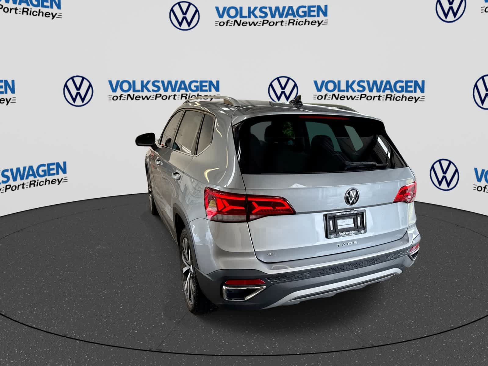 Used 2022 Volkswagen Taos SE FWD image 12