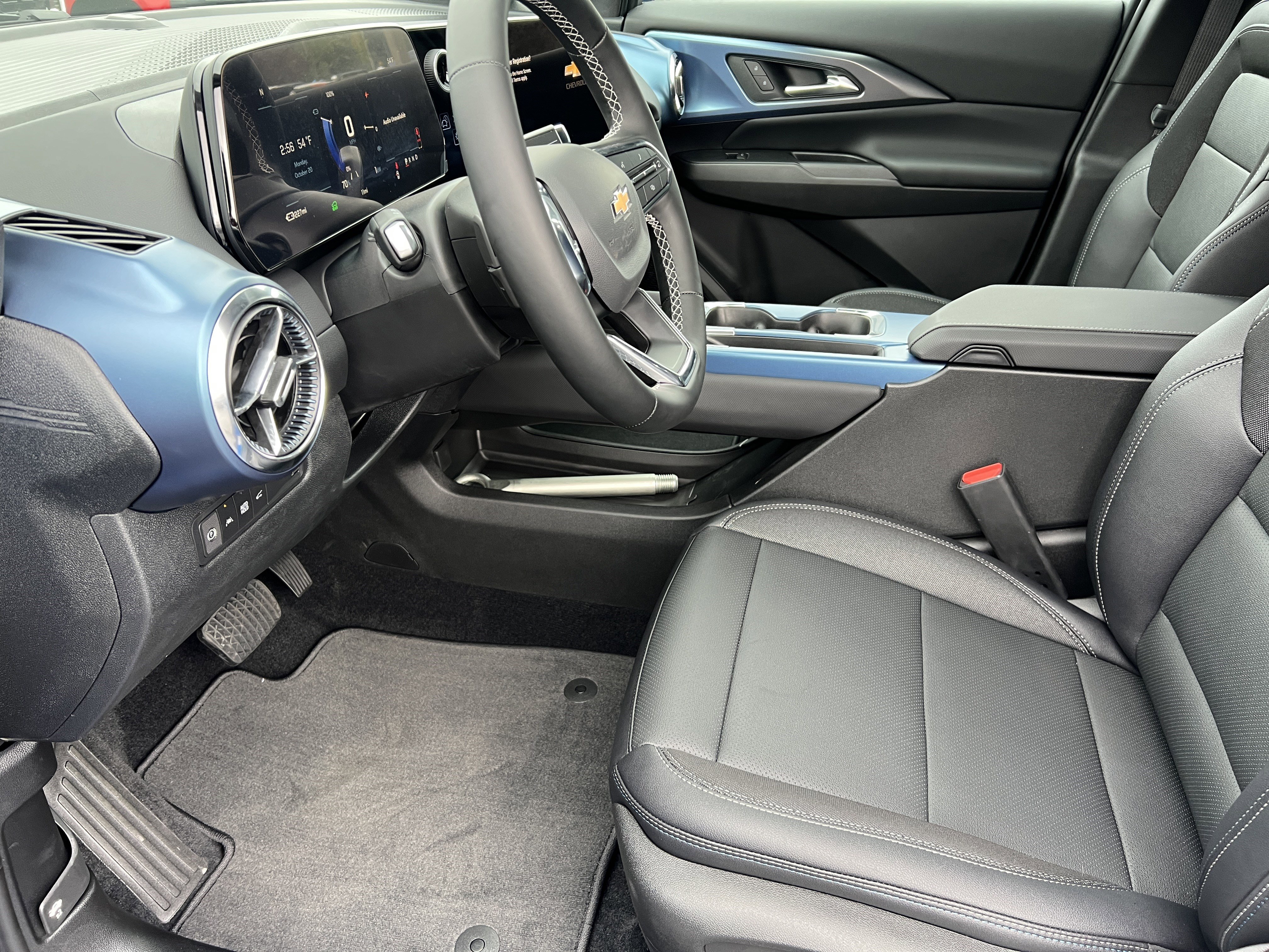 New 2026 Chevrolet Equinox EV LT image 14