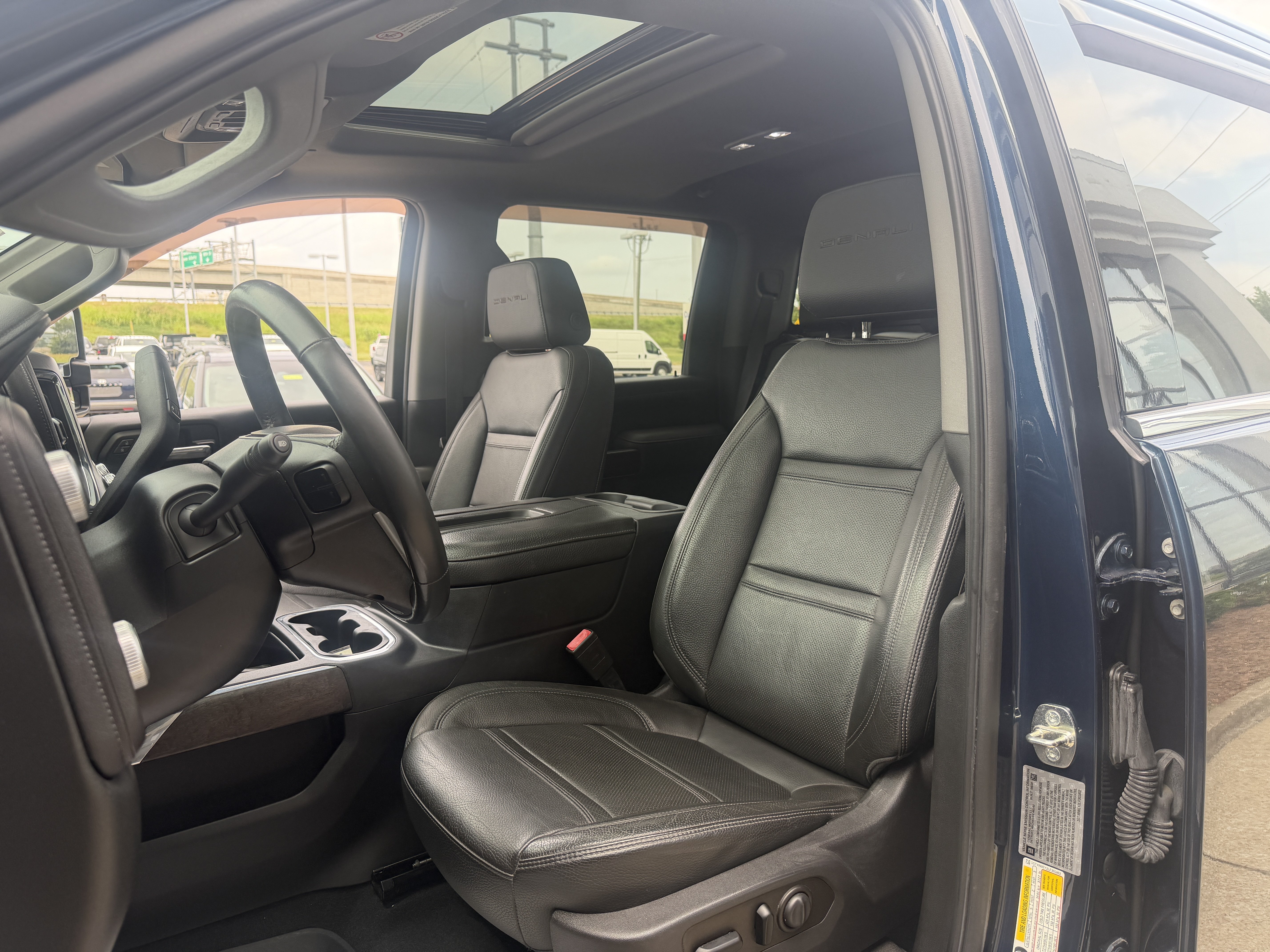 Used 2020 GMC Sierra 3500 Denali w/ Denali Ultimate Package AWD/4WD image 33