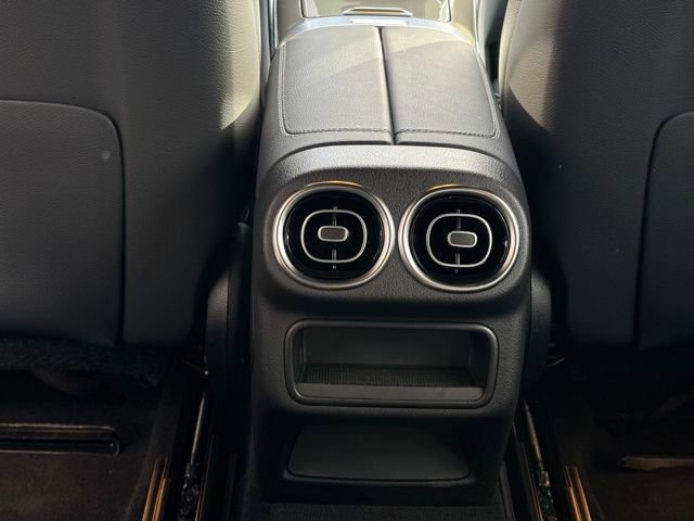 Used 2025 Mercedes-Benz GLC 300 4MATIC image 41