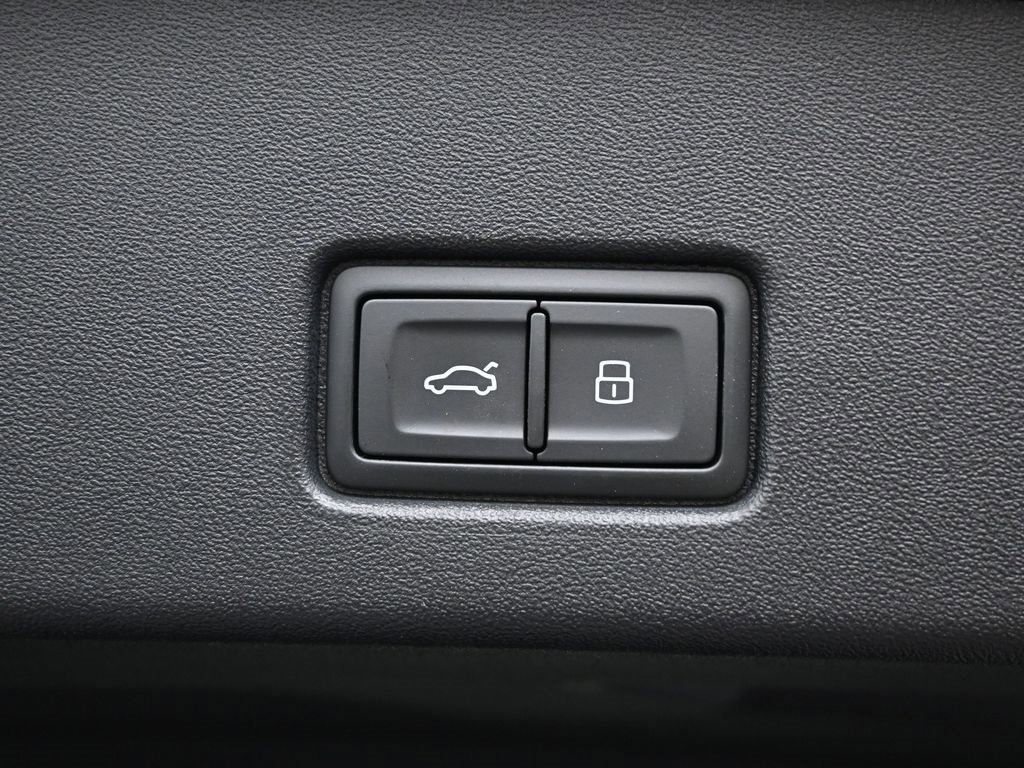 Used 2023 Audi Q4 e-tron Premium w/ Convenience Package image 17