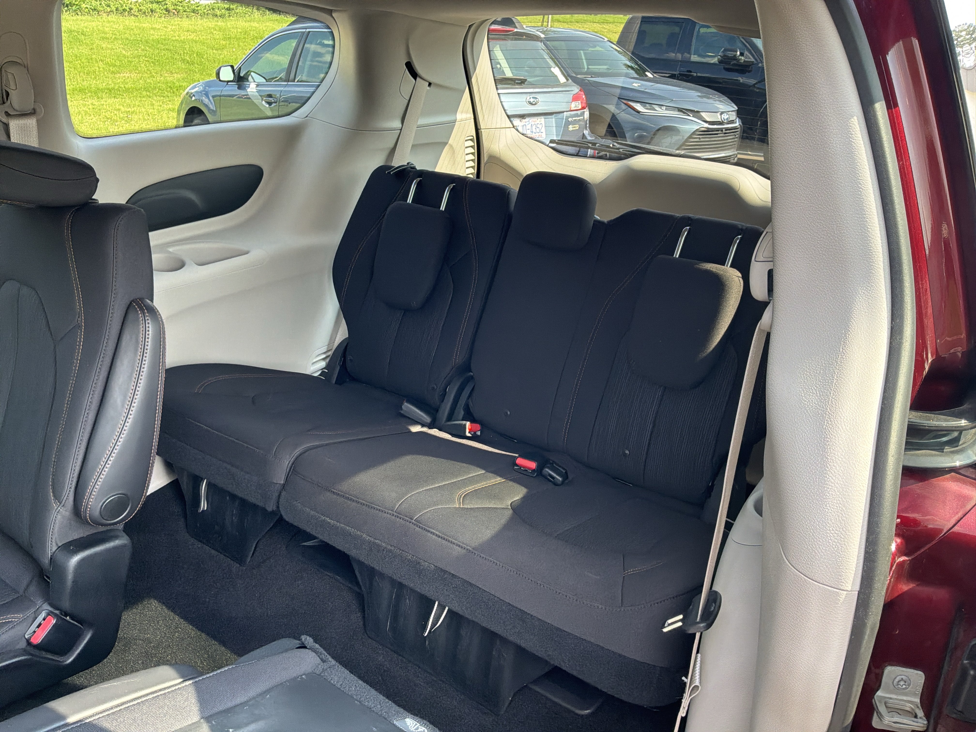 Used 2018 Chrysler Pacifica Touring Plus FWD image 31