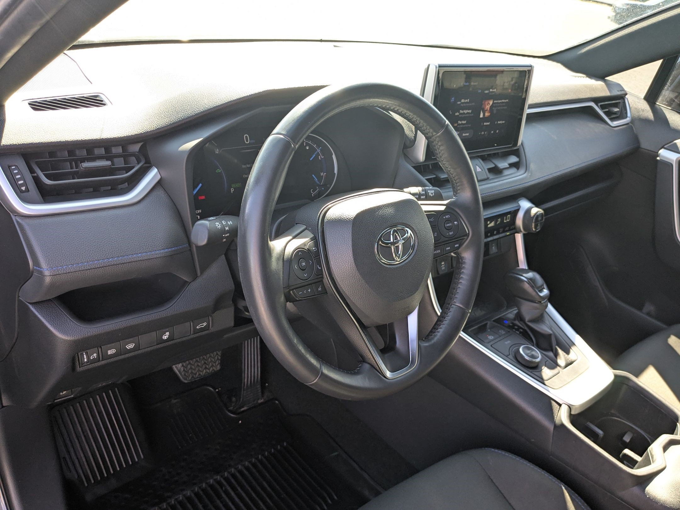 Used 2024 Toyota RAV4 SE w/ Convenience Package AWD/4WD image 14