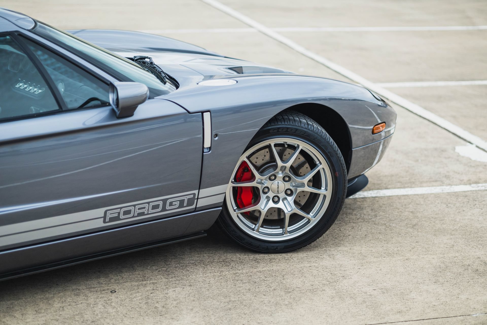Used 2006 Ford GT RWD image 28