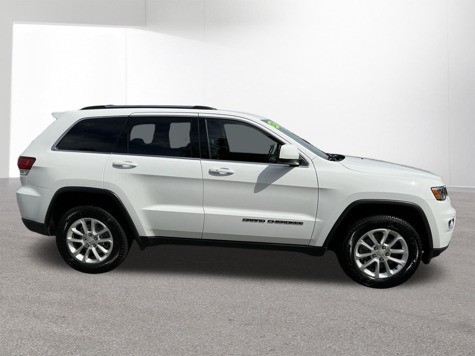 Used 2021 Jeep Grand Cherokee Laredo AWD/4WD image 2