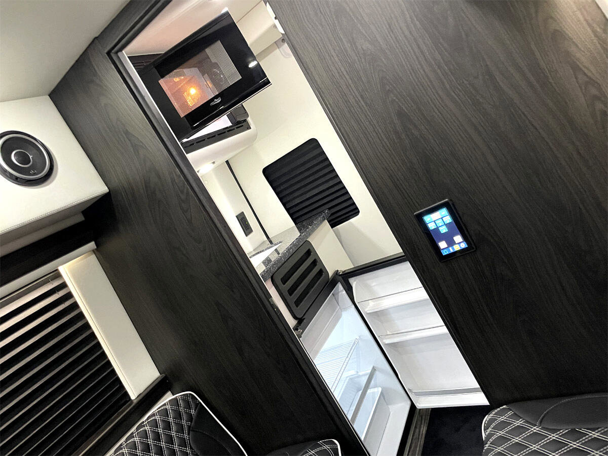 Used 2024 Mercedes-Benz Sprinter 3500 image 4