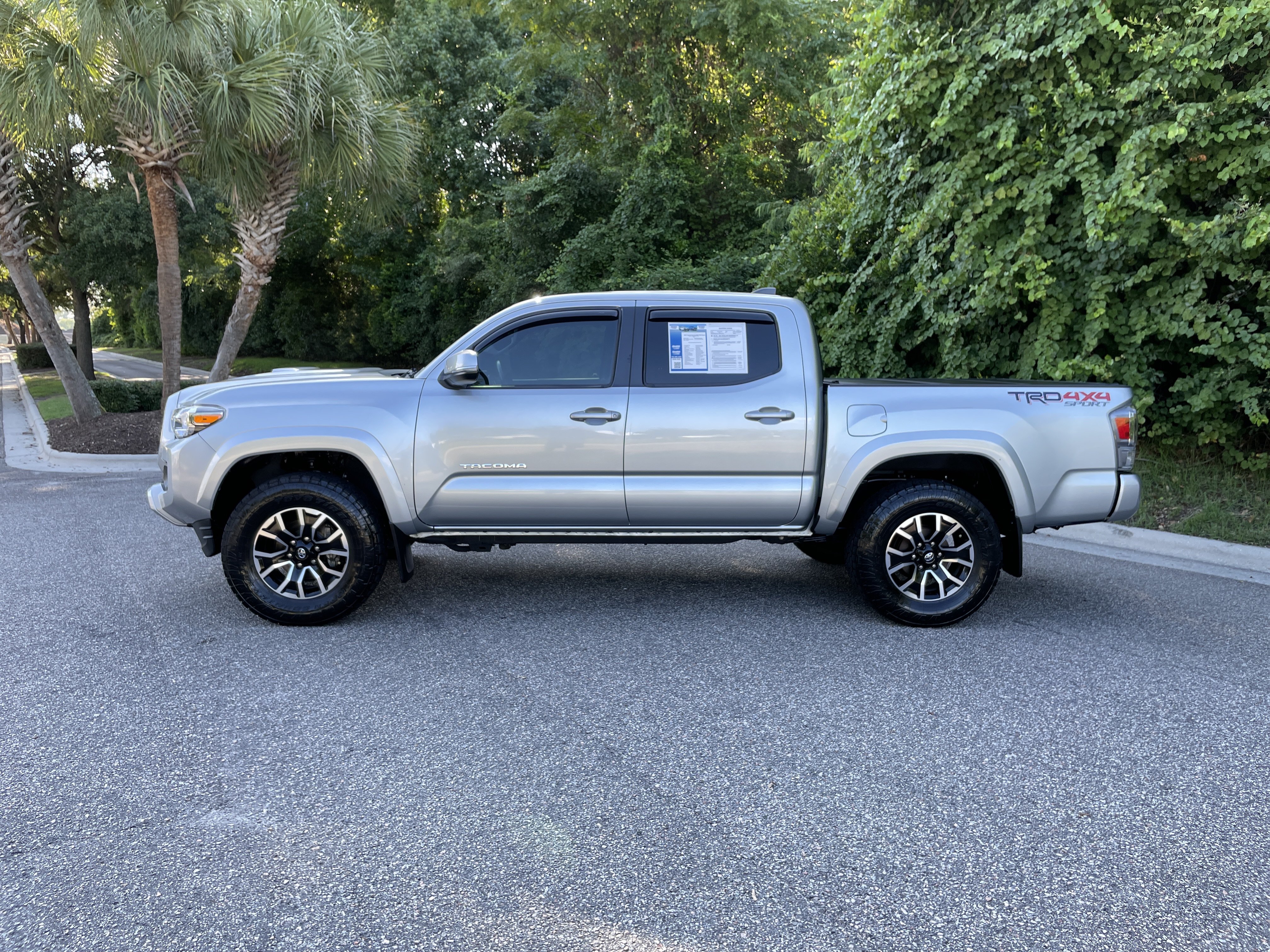 Used 2022 Toyota Tacoma TRD Sport w/ Technology Package AWD/4WD image 6
