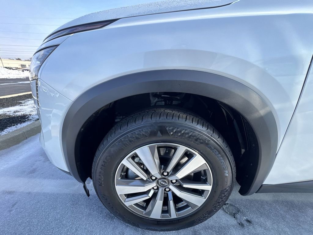 New 2026 Nissan Pathfinder SL image 2