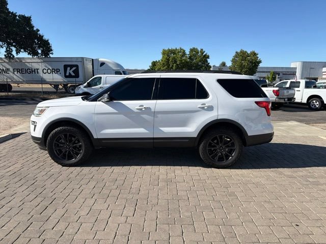 Used 2018 Ford Explorer XLT w/ Equipment Group 202A FWD image 5