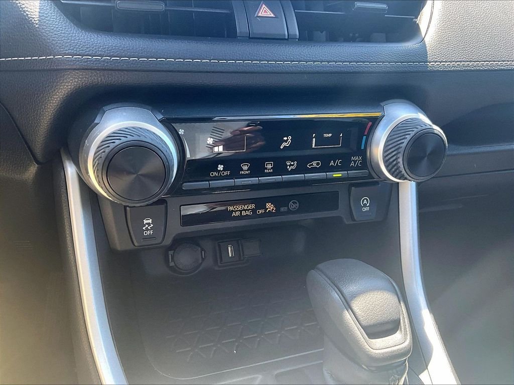 Used 2020 Toyota RAV4 LE w/ All Weather Liner Package AWD/4WD image 26