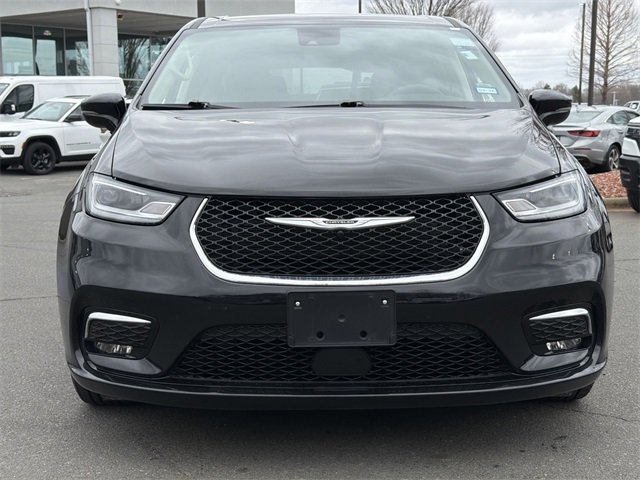 Used 2024 Chrysler Pacifica Touring-L image 16