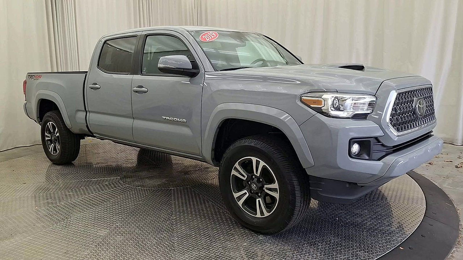 Certified 2019 Toyota Tacoma TRD Sport AWD/4WD image 9
