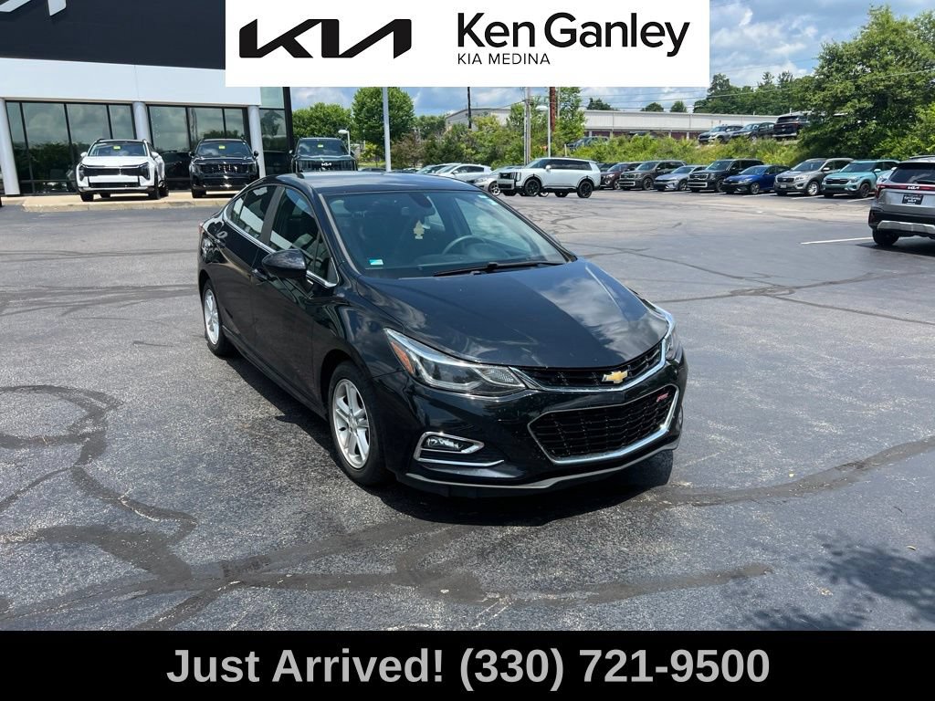 Used 2016 Chevrolet Cruze LT w/ Convenience Package FWD image 3