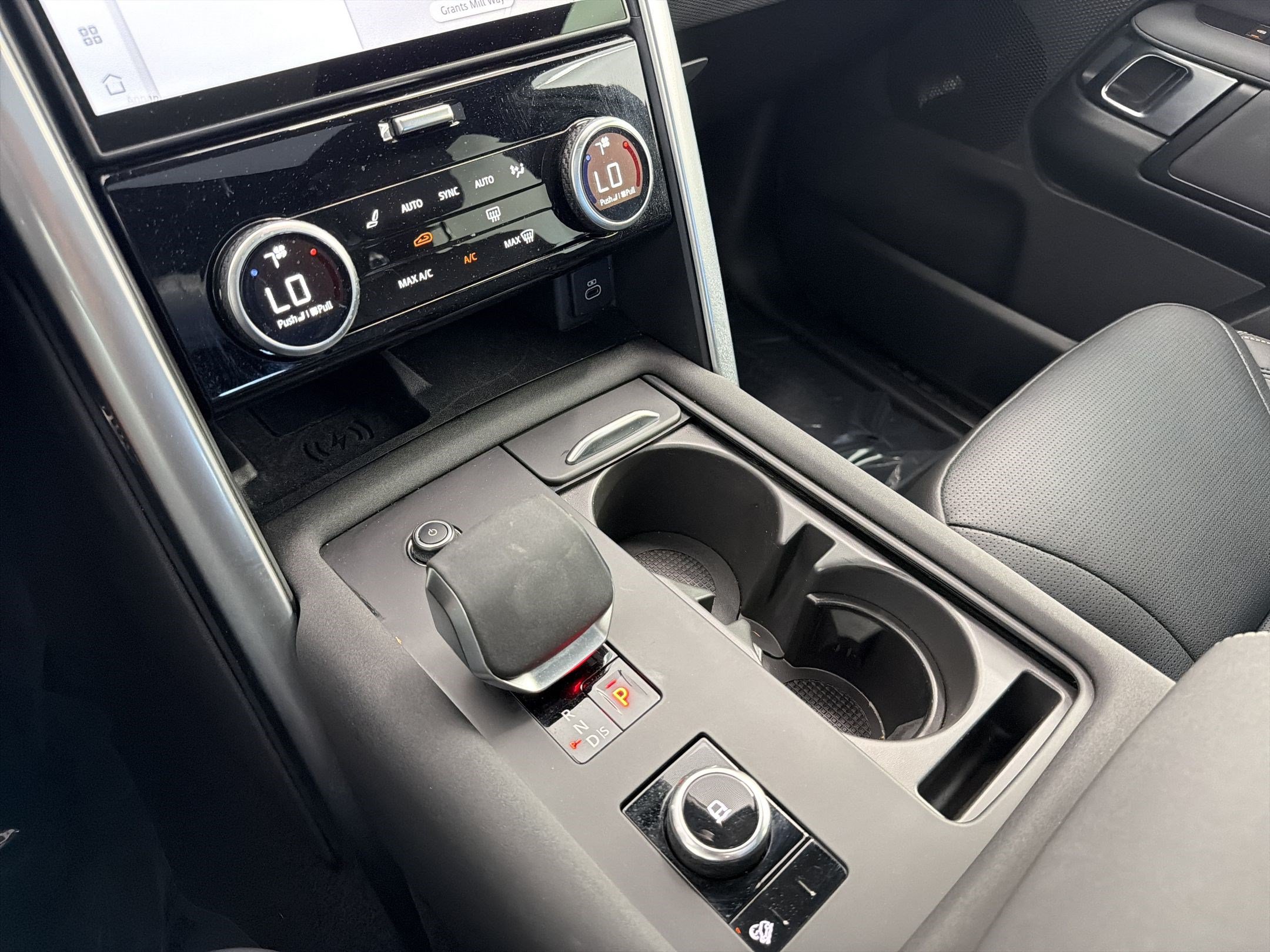 Certified 2025 Land Rover Discovery Dynamic SE AWD/4WD image 23