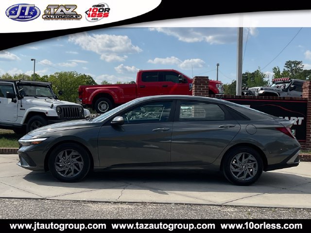 Used 2024 Hyundai Elantra SEL FWD image 4
