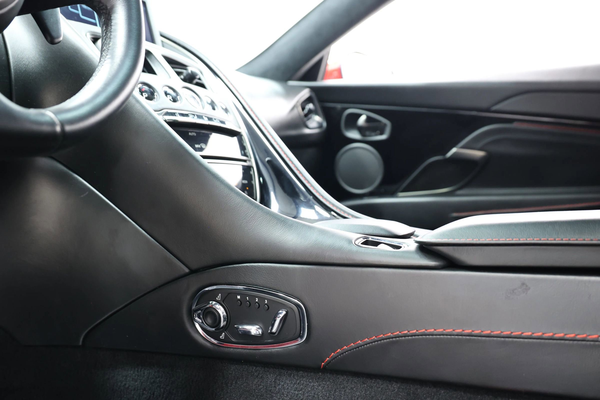Used 2018 Aston Martin DB11 V12 image 21