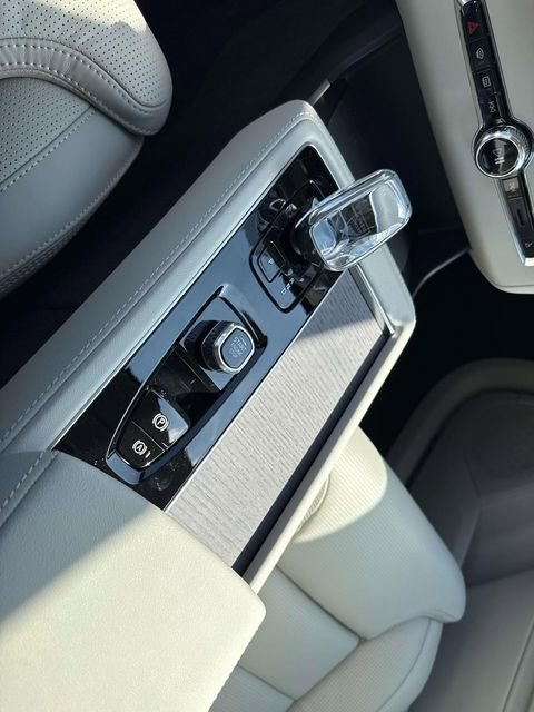 New 2026 Volvo XC90 B6 Ultra image 28