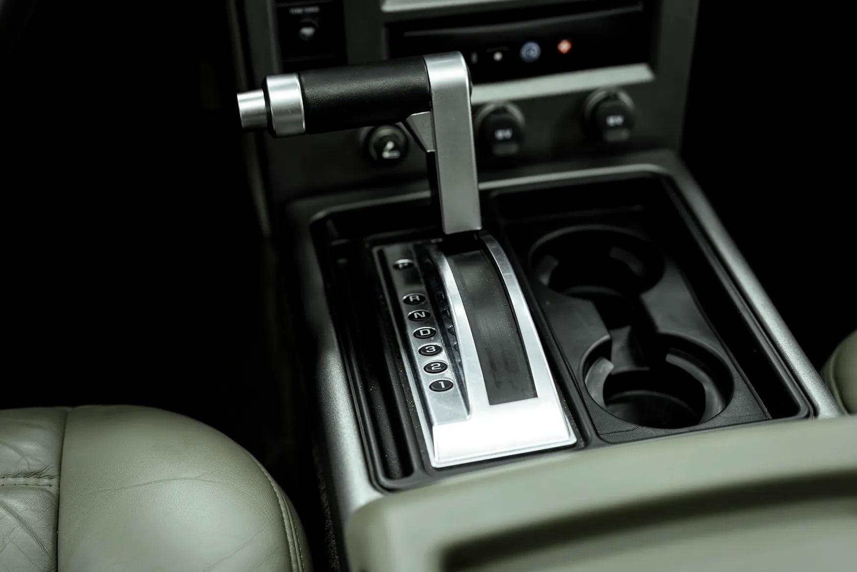 Used 2003 HUMMER H2 Luxury w/ Preferred Equipment Group AWD/4WD image 19