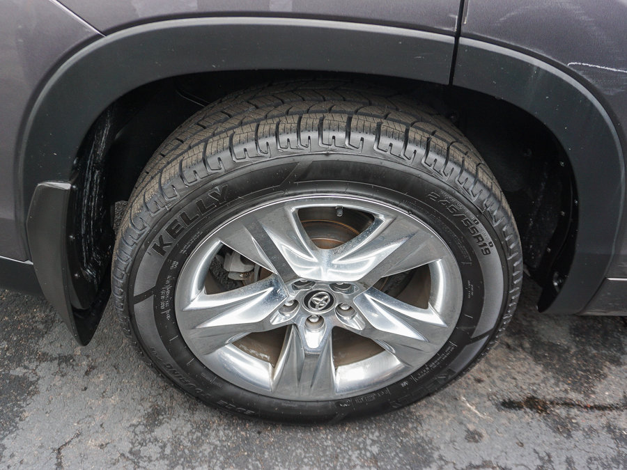 Used 2019 Toyota Highlander Limited AWD/4WD image 9