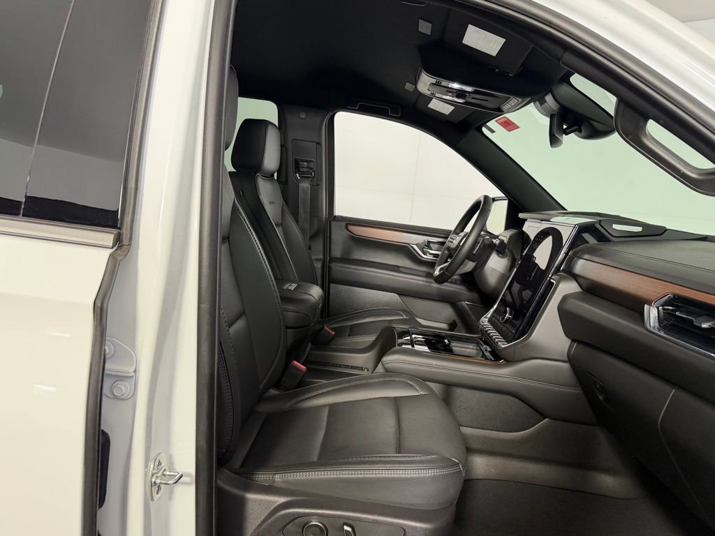 Used 2025 GMC Yukon Denali image 30