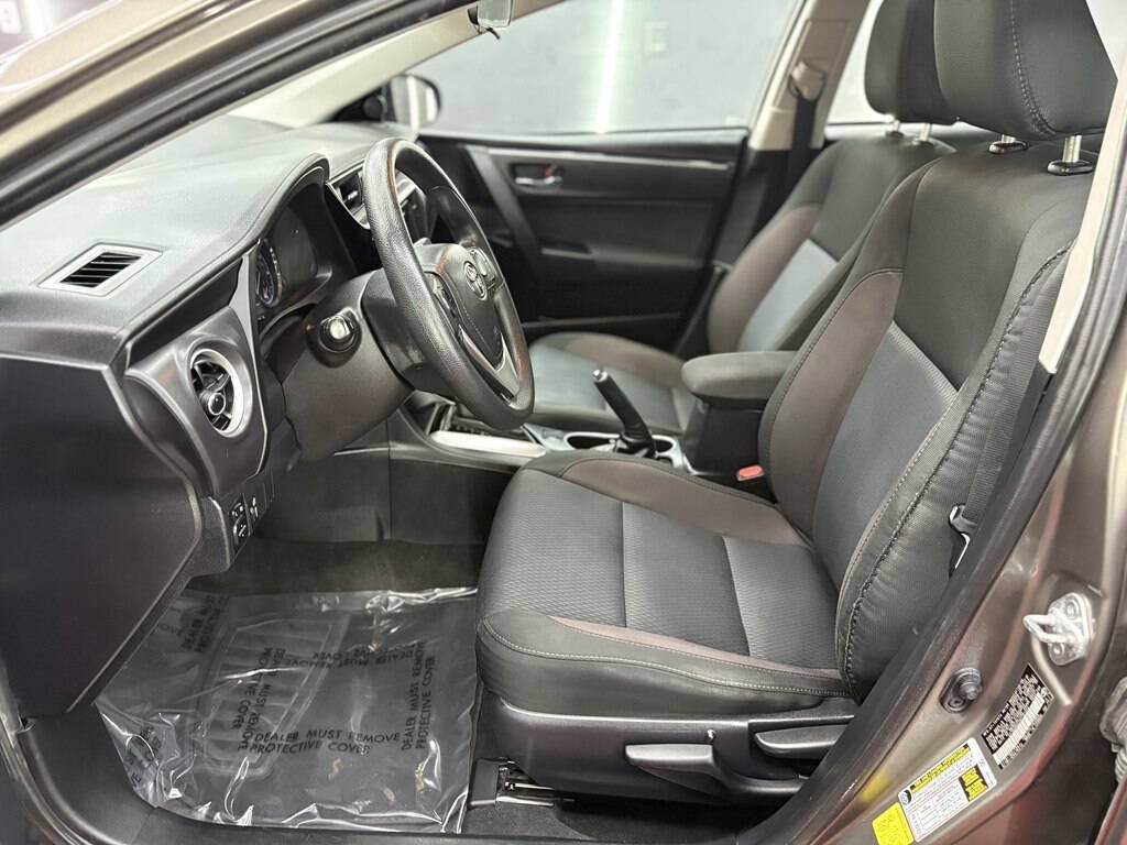 Used 2017 Toyota Corolla LE FWD image 9