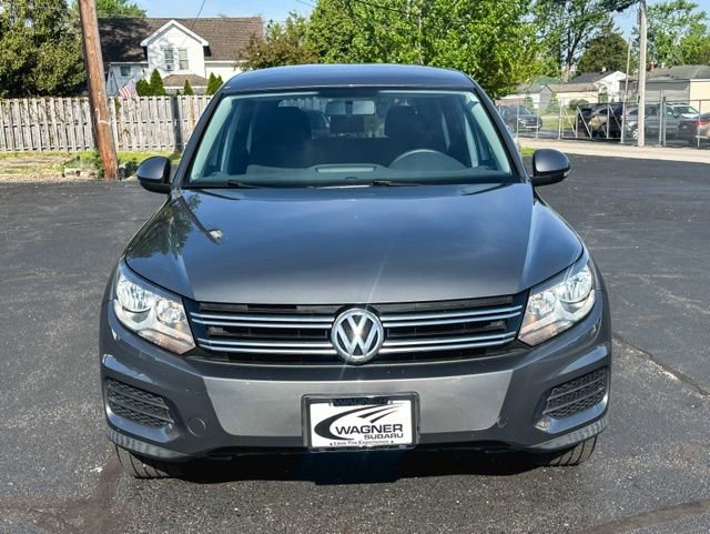Used 2017 Volkswagen Tiguan Limited w/ Alloy Wheels Package image 2