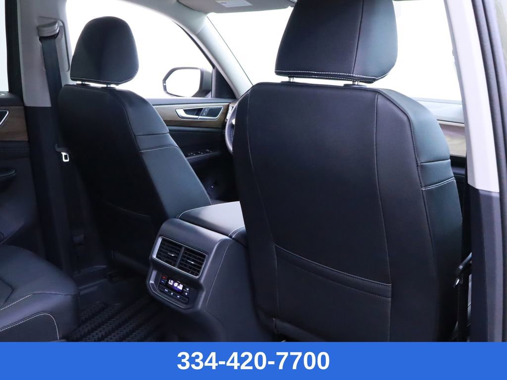 New 2025 Volkswagen Atlas SE w/ Black Wheel Package image 24