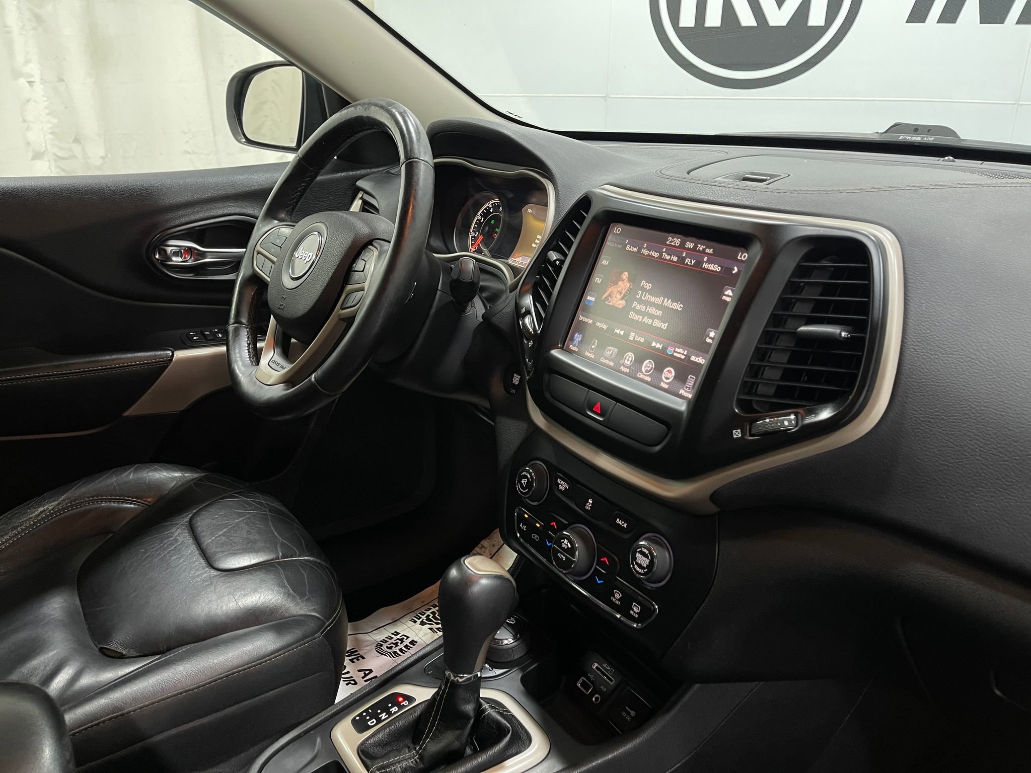 Used 2017 Jeep Cherokee Limited AWD/4WD image 19