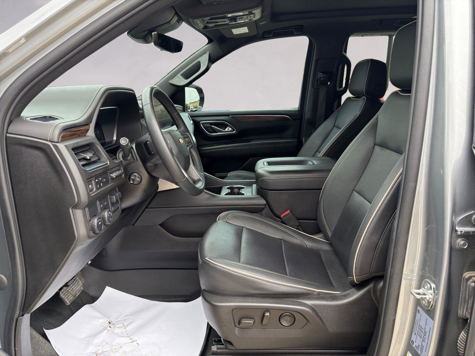 Used 2023 Chevrolet Tahoe Premier w/ Premium Package image 9