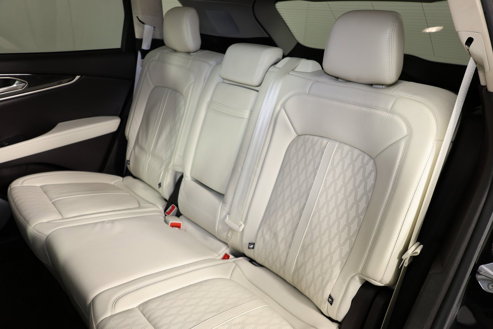 Used 2022 Lincoln Nautilus Black Label w/ Class II Trailer Tow Package image 11