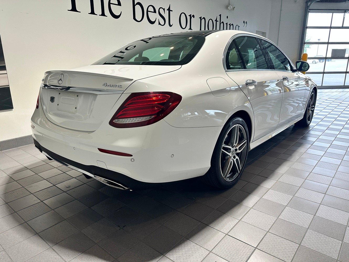 Used 2019 Mercedes-Benz E 300 4MATIC image 4