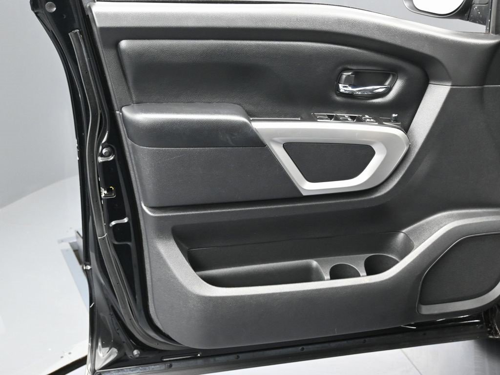 Used 2023 Nissan Titan SV image 37