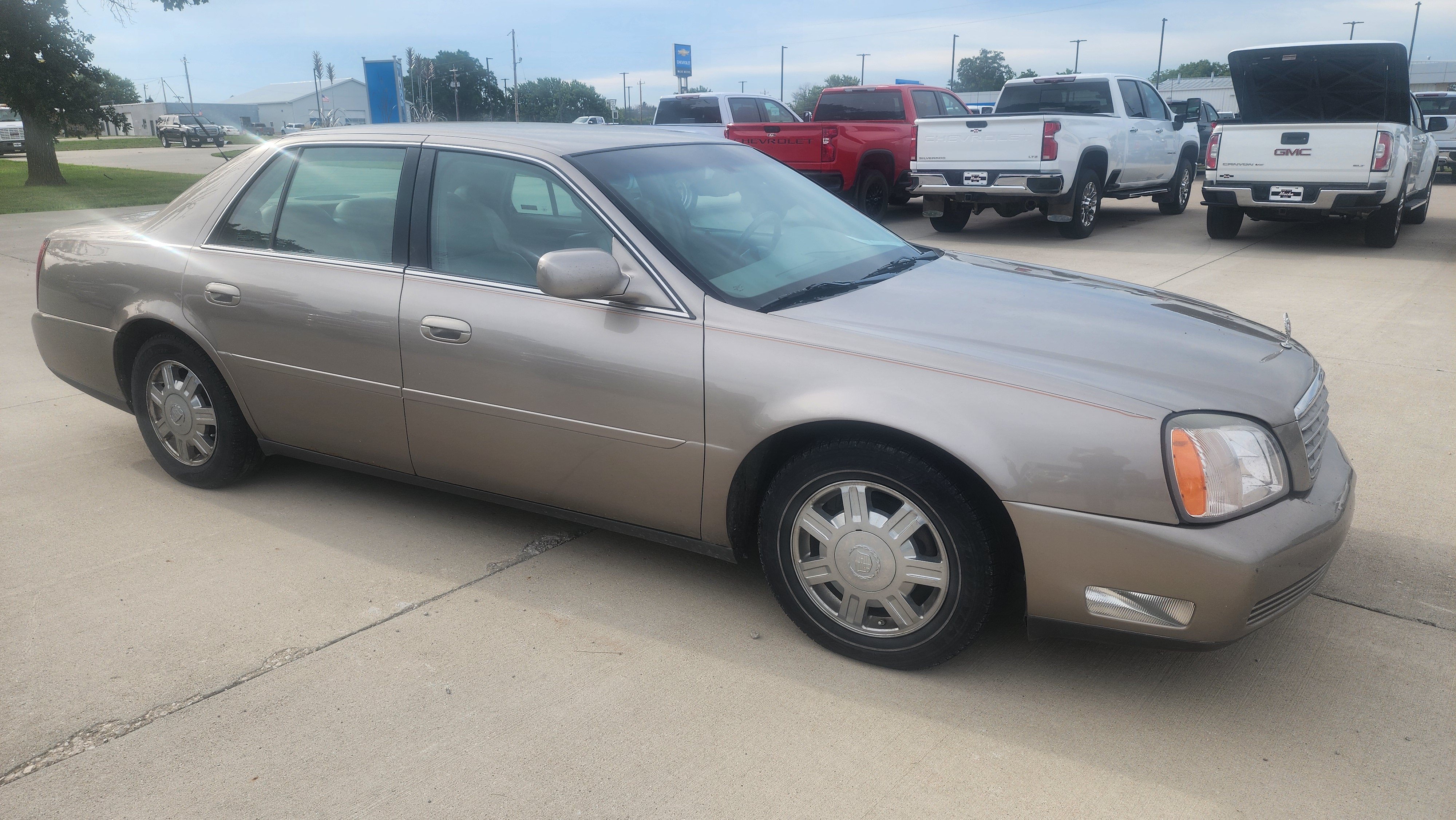 Used 2001 Cadillac De Ville w/ Comfort/Convenience Pkg FWD image 3