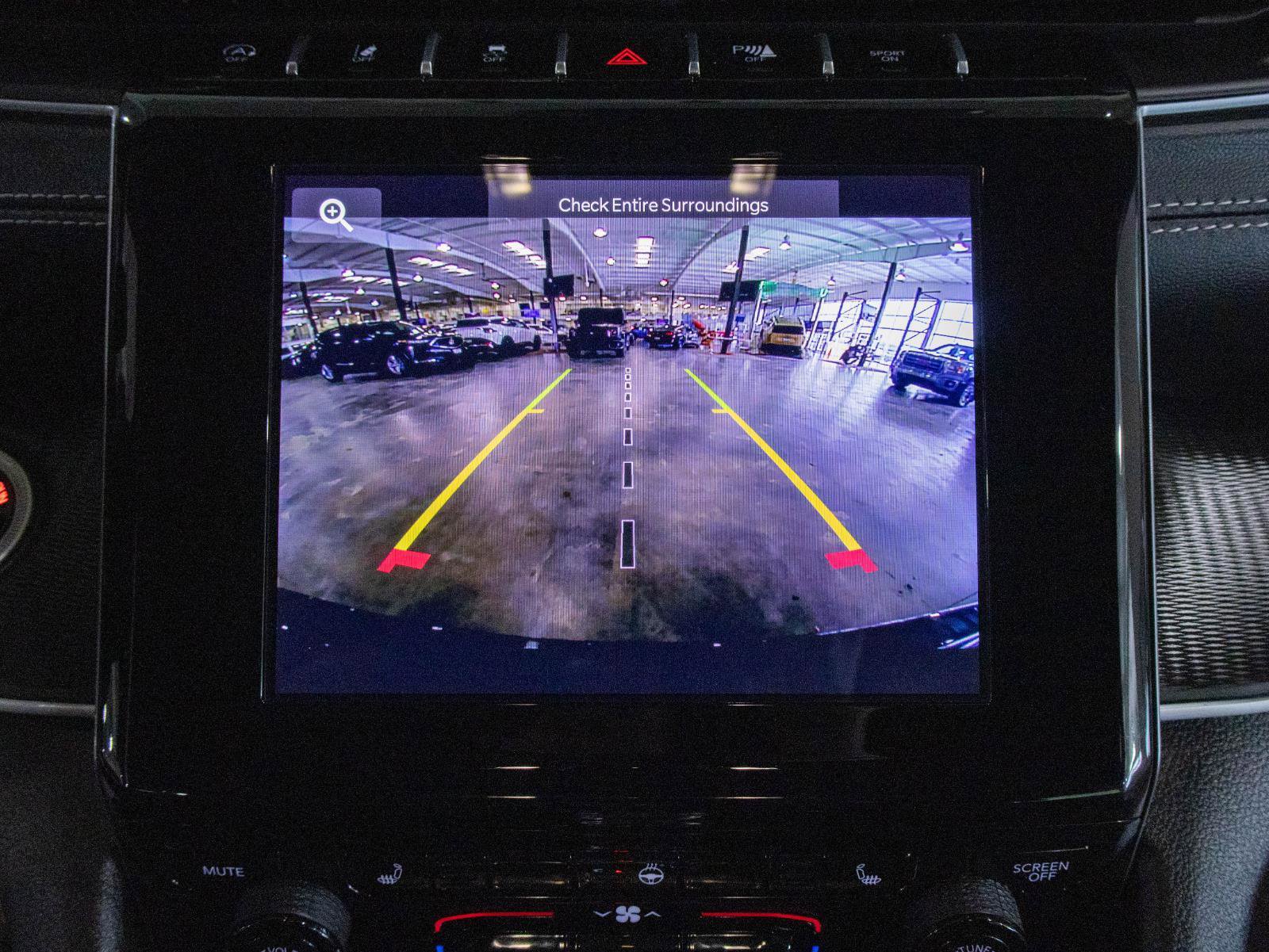 Used 2025 Jeep Grand Cherokee Altitude AWD/4WD image 6