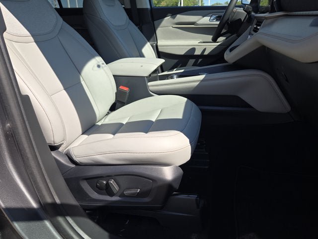Used 2026 Ford Explorer Active w/ Active Comfort Package AWD/4WD image 4