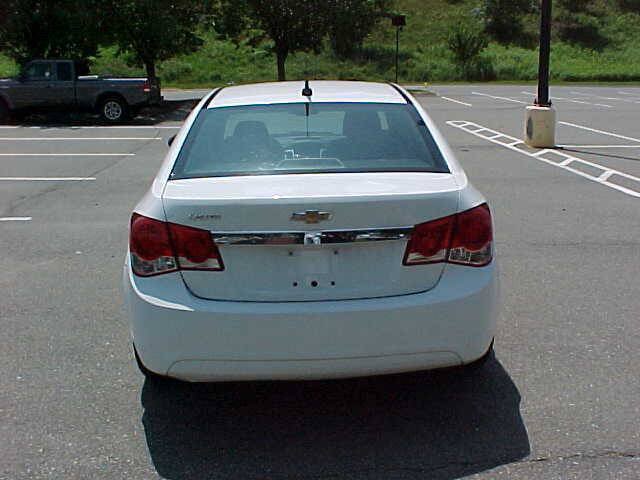 Used 2014 Chevrolet Cruze LS FWD image 5