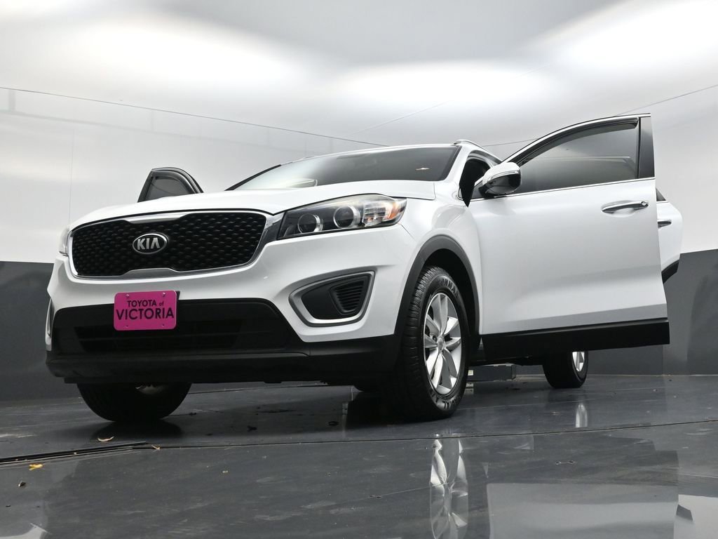 Used 2017 Kia Sorento LX w/ LX Convenience Package image 25