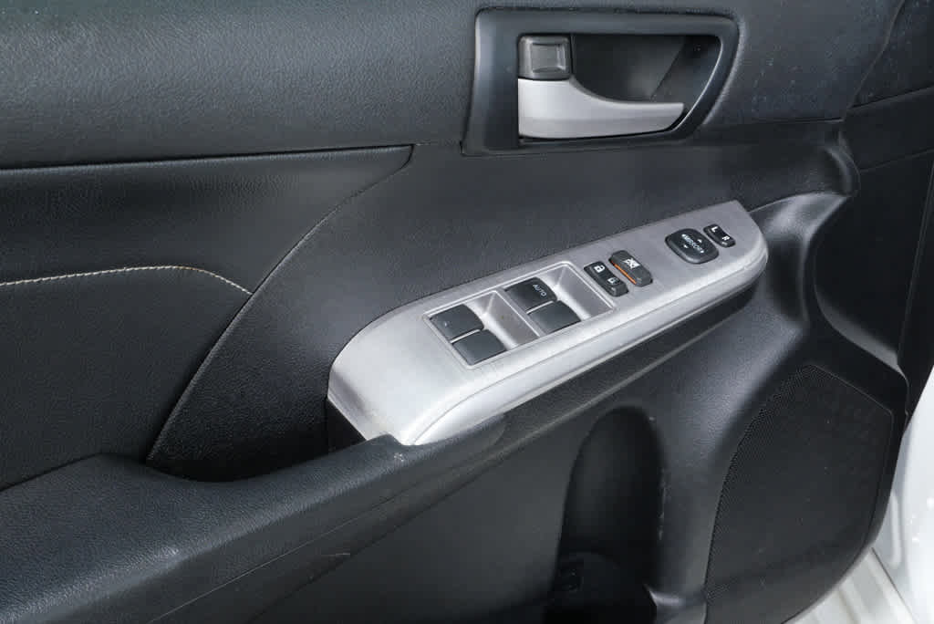 Used 2014 Toyota Camry SE w/ Leather Package image 6