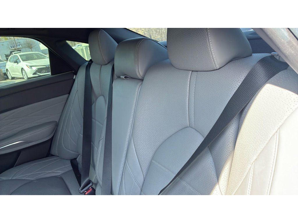 Used 2019 Toyota Avalon Limited w/ Advanced Safety Package image 7