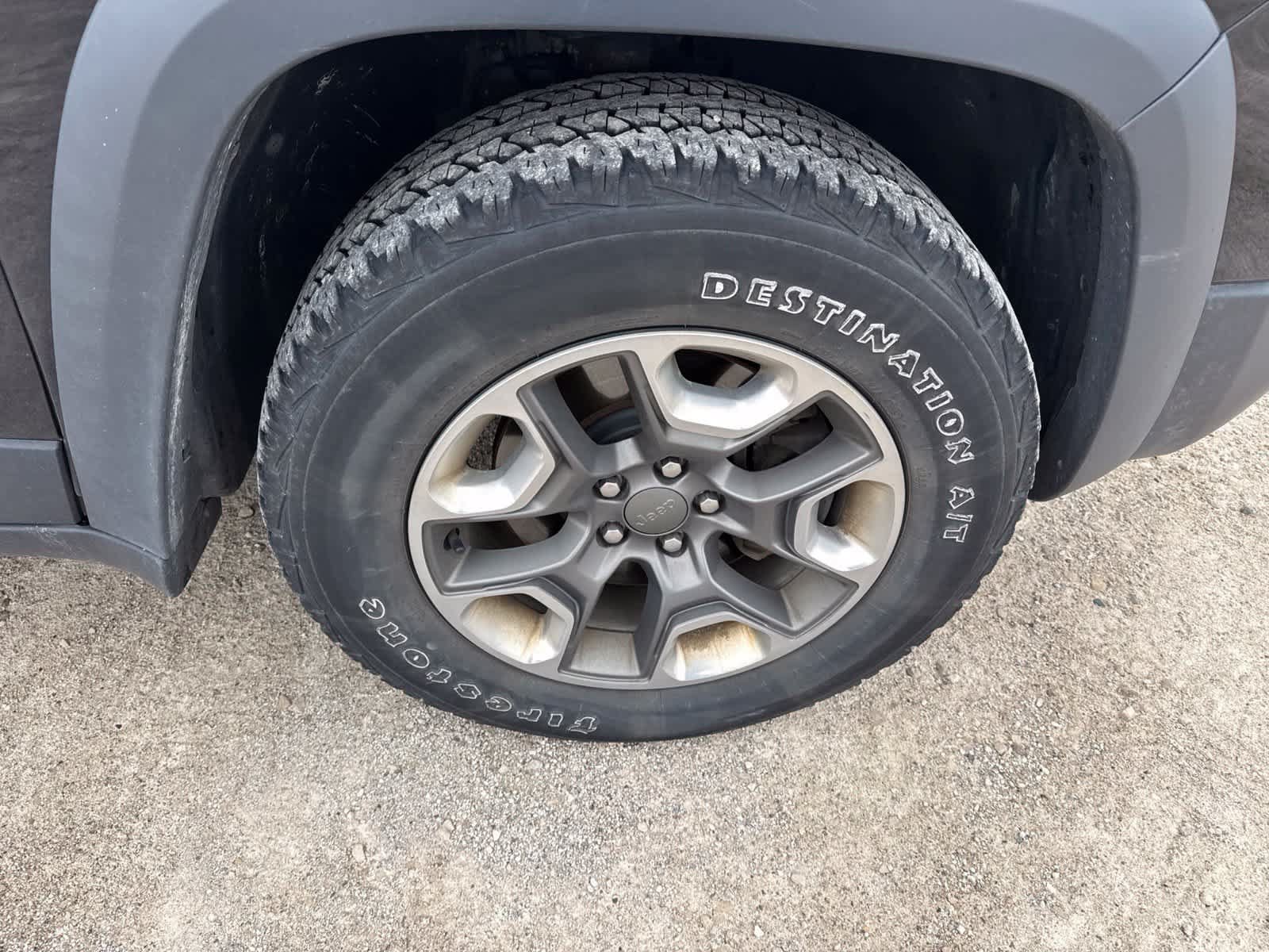 Used 2019 Jeep Cherokee Trailhawk w/ Cold Weather Group AWD/4WD image 5