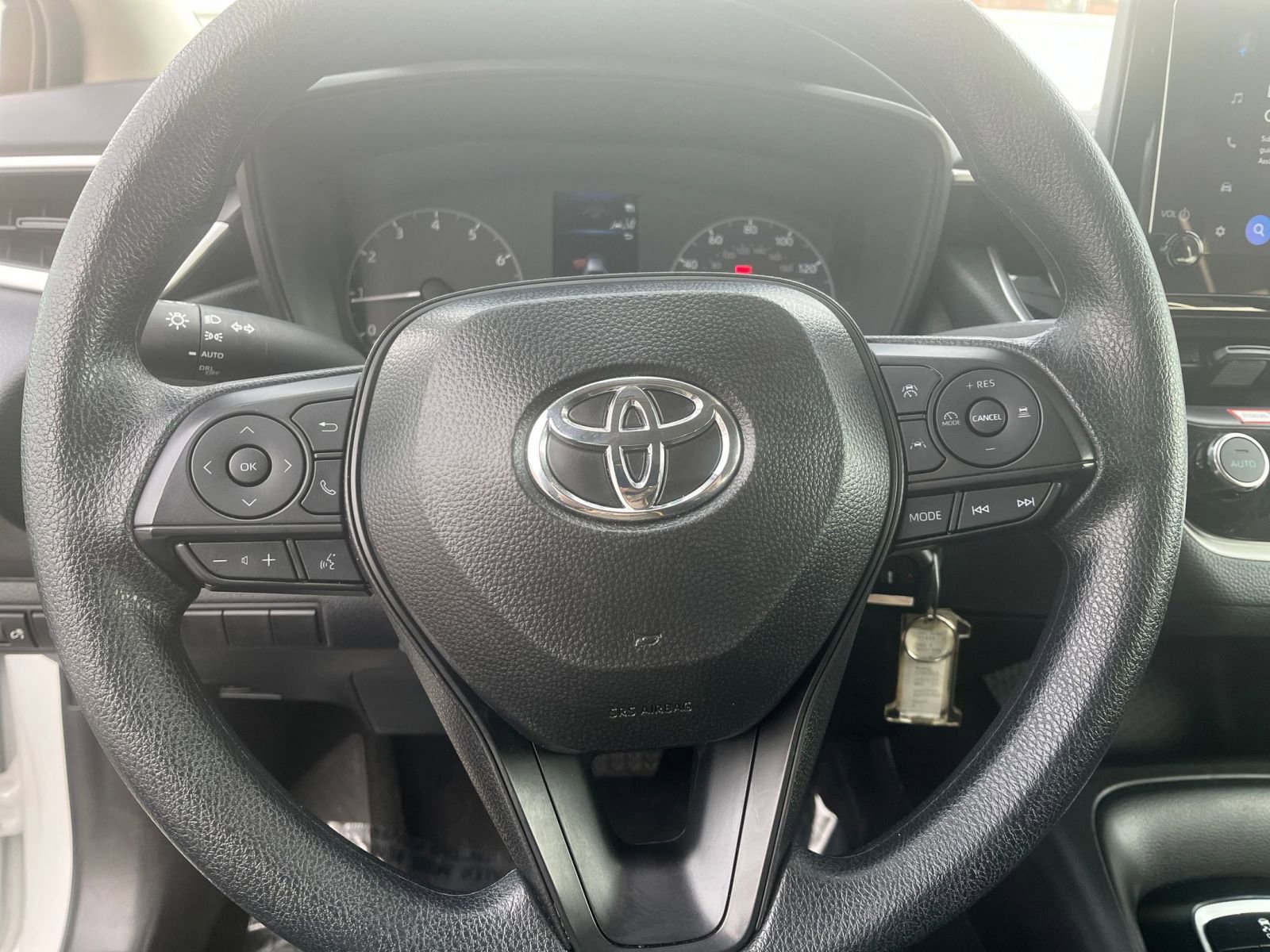 Used 2025 Toyota Corolla LE image 28