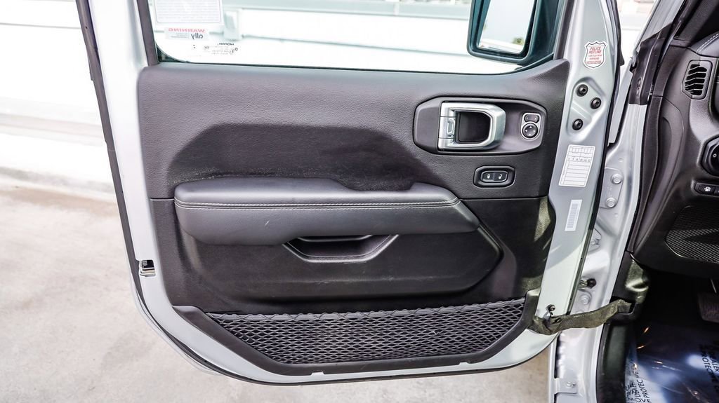 Used 2023 Jeep Wrangler Unlimited Sahara image 25