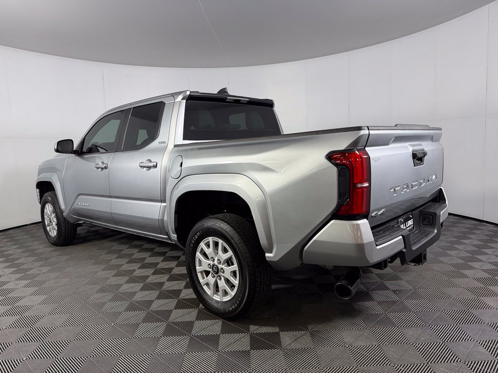 Used 2025 Toyota Tacoma SR5 AWD/4WD image 7