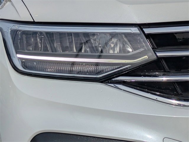 Certified 2023 Volkswagen Tiguan SE w/ Panoramic Sunroof Package image 10