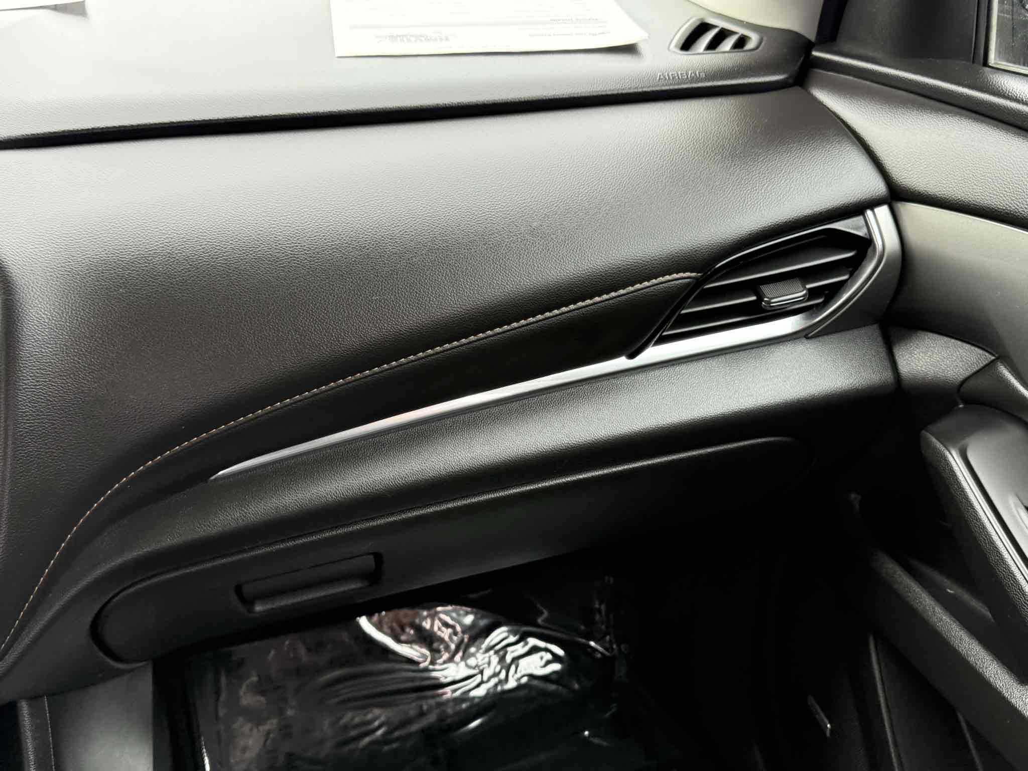 Used 2018 Chevrolet Traverse LT image 49