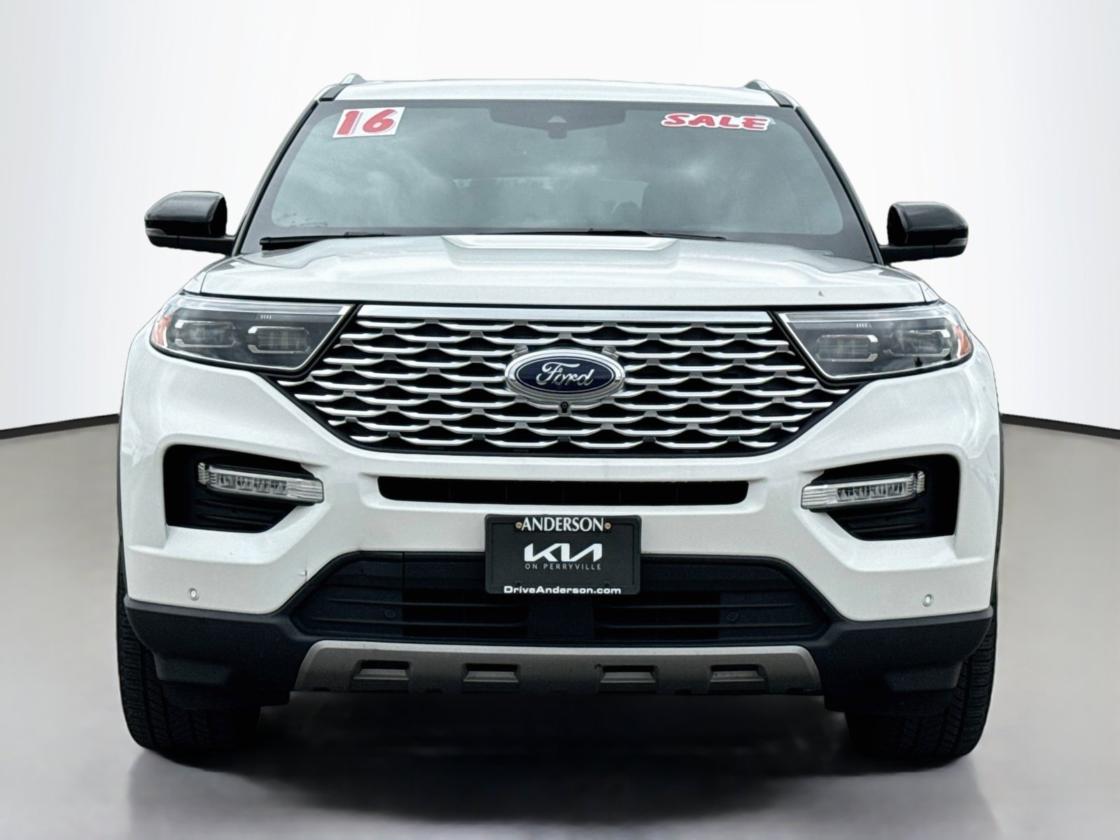 Used 2021 Ford Explorer Platinum w/ Equipment Group 601A AWD/4WD image 2