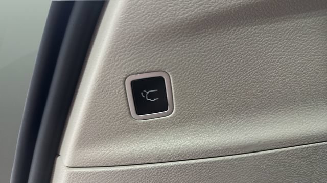 Used 2024 Chrysler Pacifica Touring-L FWD image 26