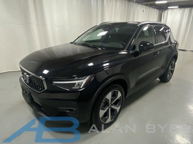 Used 2025 Volvo XC40 B5 Plus