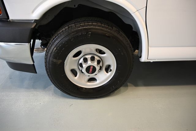 New 2026 GMC Savana 3500 w/ Driver Convenience Package RWD image 28